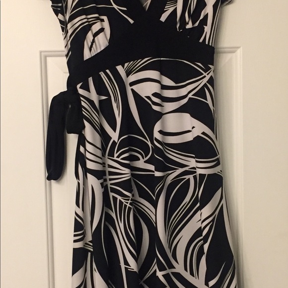 Black and White Dress - Picture 3 of 5